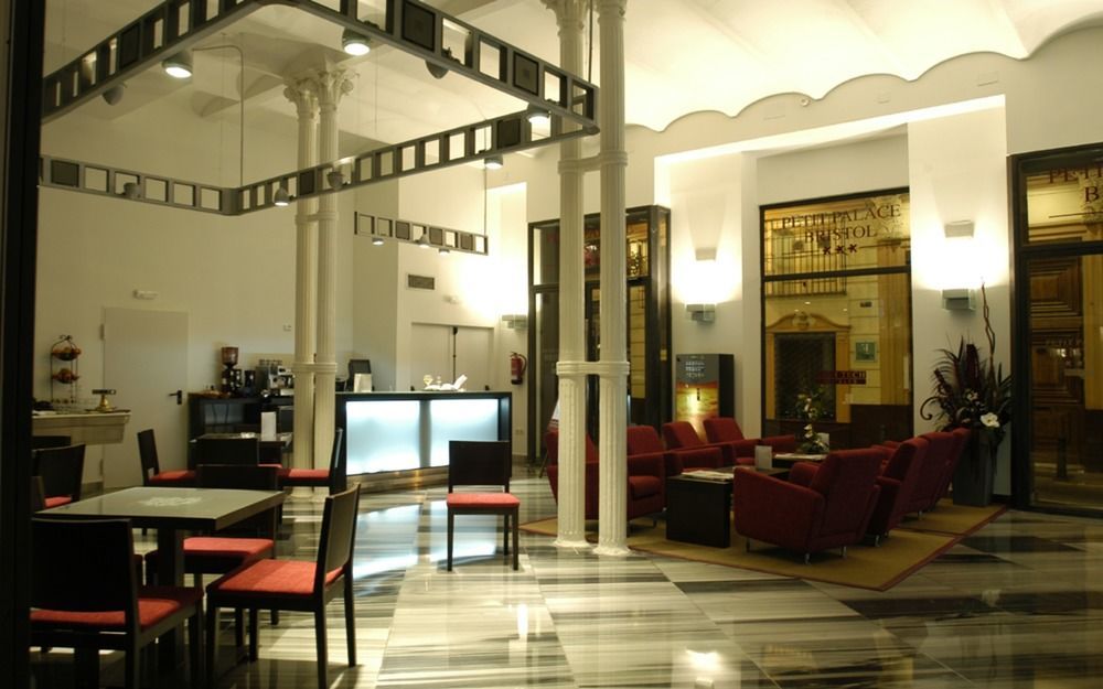 Petit Palace Plaza De La Reina Valencia Bagian luar foto