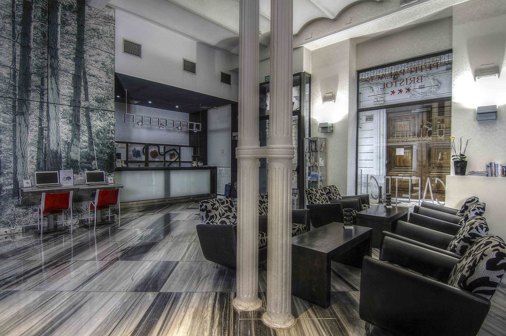 Petit Palace Plaza De La Reina Valencia Bagian luar foto